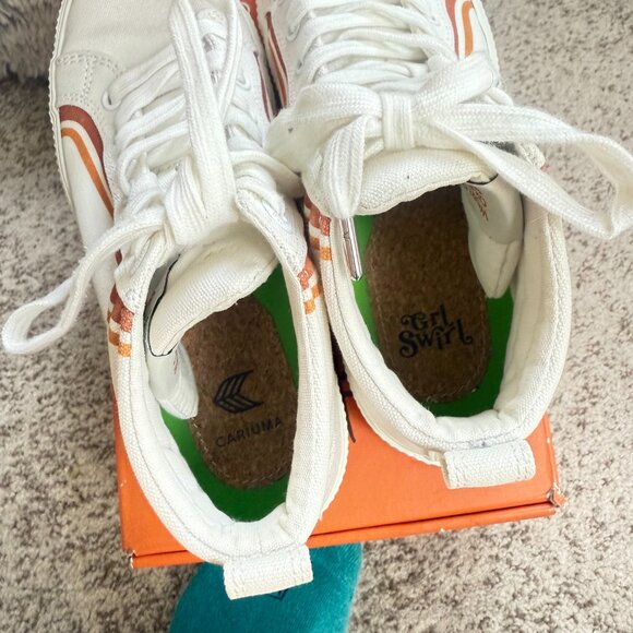 Limited Edition GRLSWIRL x Cariuma Off-White Canvas Sneaker (OCA High) - Picture 5 of 9